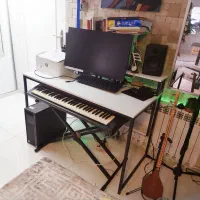 میز کامپیوتر سالم و نو