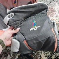 کریر و آغوشی نوزاد