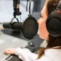 گوینده تیزر تبلیغات‌