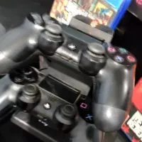 ps4 فت سه دسته همراه با پایه شارژ و سه بازی|کنسول، بازی ویدئویی و آنلاین|ورامین, خیر آباد|دیوار