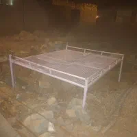 تخت اهنی بزرگ
