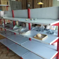 قفسه وسط فروشگاهی