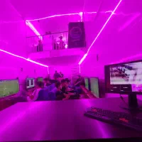 تجهیزات و لوازم گیم نت به فروش می‌رسد