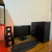 کامپیوتر و میزکامپیوتر