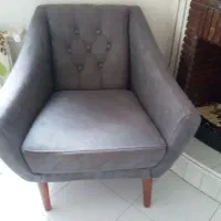 یک عدد مبل تک نفره