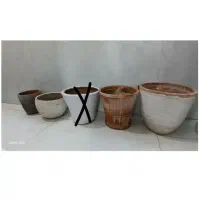 گلدان خالی بزرگ