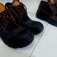 دو جفت کفش ایمنی نو برند فولادپا سایز ۴۲ و ۴۳