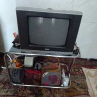 تلویزیون سالم با میز،صندل(دمپایی) نو و مبل سلطنتی|تلویزیون و پروژکتور|خوی, |دیوار