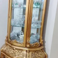 یک عدد ویترین، جا کفشی و کتابخانه