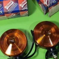 چراغ عطیقه لیلاند و لوازم بنز وشبرنگ|قطعات یدکی و لوازم جانبی|همدان, |دیوار