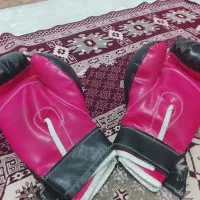 یک جفت دستکش بوکس نو