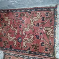 دوتا فرش هستن خیلی قدیمی