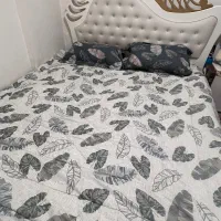 تخت خواب دو نفره به همراه میز ارایش وپاتختی