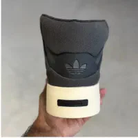 آدیداس سایز ۴۴ org|کیف، کفش، کمربند|اصفهان, باغ دریاچه|دیوار