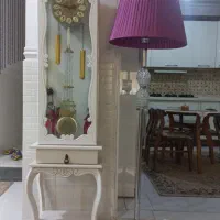 ساعت چوبی ایستاده و آباژور کنارسالنی در حد نو|چراغ خواب و آباژور|بندرعباس, |دیوار