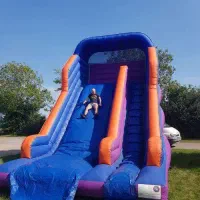 قلعه‌بازی کودک مدل دژ رنگی ایمن و سرگرم‌کننده