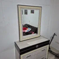 تخت خواب و میز دراور و آیینه