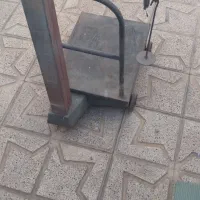 ترازو ( باسکول ) و گیره پایه دار آهنی