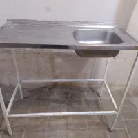 سینک همراه با پایه