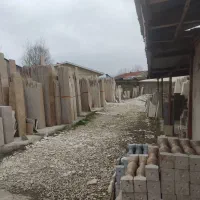 کارگر ساده کار در سنگ فروشی