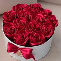 باکس گل ۱۳ شاخه