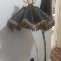 آباژور ایستاده