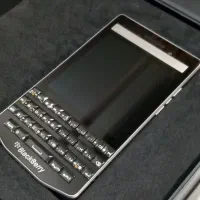بلکبری Porsche Design P'9983 با حافظهٔ ۶۴ گیگابای