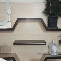 میز کامپیوتر و دکور قاب عکس
