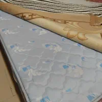 تشک دونفره با دوتا زیر تختی سالم در حد نو