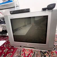 تلویزیون LG Flatron به‌همراه گیرنده دیجیتال Denay