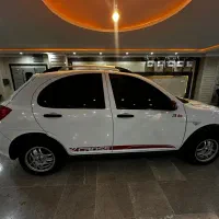 کوئیک R سفید قرمز 1400|خودرو سواری و وانت|تهران, درختی|دیوار