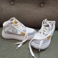 کفش ورزشی و چکمه|کیف، کفش، کمربند|تربتحیدریه, فتح المبین|دیوار