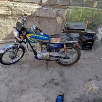 یه عدد متور سیکلت