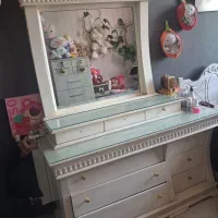 دراور همراه ایینه.