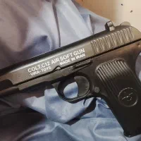 اسلحه پلاستیکی اسباب بازی ولی شبیه اسلحه