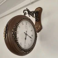 ساعت دیواری دو طرفه