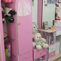 کمد بچه گانه همراه با عروسکهاش