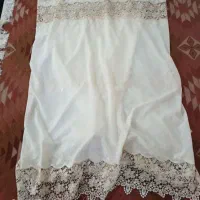 سه ونیم متر پارچه پرده ای .با حاشیه ووسط دانتل