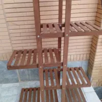 استند گل چوبی در حد نو و کم کارکرد
