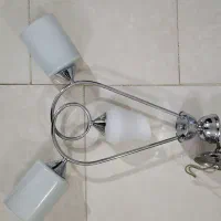 لوستر سه شاخه|لوستر و چراغ آویز|قدس, شهر‌قدس|دیوار