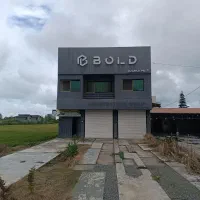 مغازه تجاری بر جاده