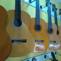 گیتار یاماها اریا c70اسینسبا کیس و دفتر نت پیک|گیتار، بیس، امپلیفایر|رشت, معلم|دیوار