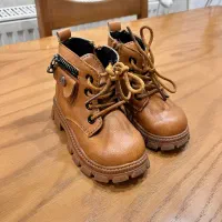 چند جفت کفش بچگانه در حد نو