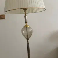 آباژور ایستاده