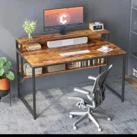 میز مطالعه و کامیپوتر تمیز