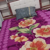 تختخواب آن دی اف سالم شب خواب داره چراغ ریسی دا ره