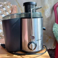 آبمیوه گیری گوسونیک نو و تعدادی وسایل