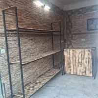 استند قفسه بندی شده و میز