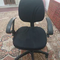 صندلی کامپیوتر کاملا سالم هستش