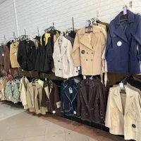 فروشنده خانم مانتو فروشی
